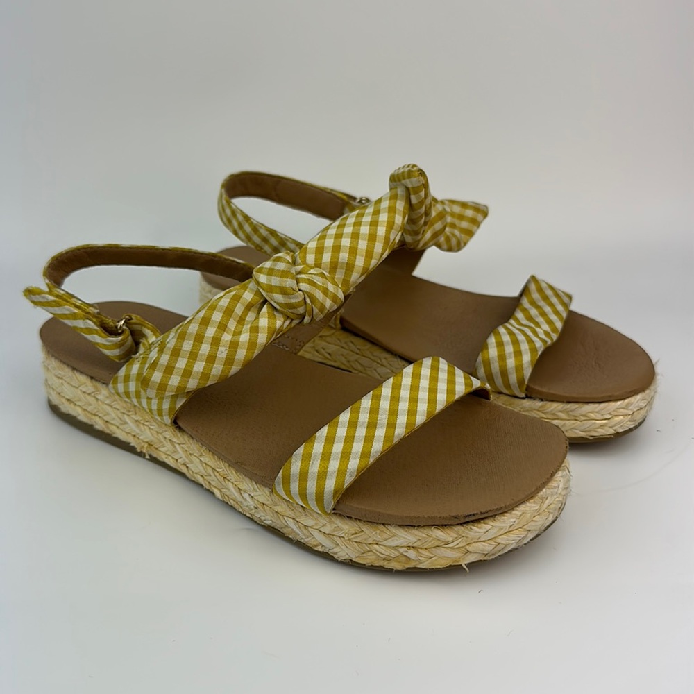 LC Lauren Conrad memory foam yellow and white gingham platform sandals, sz 8.5